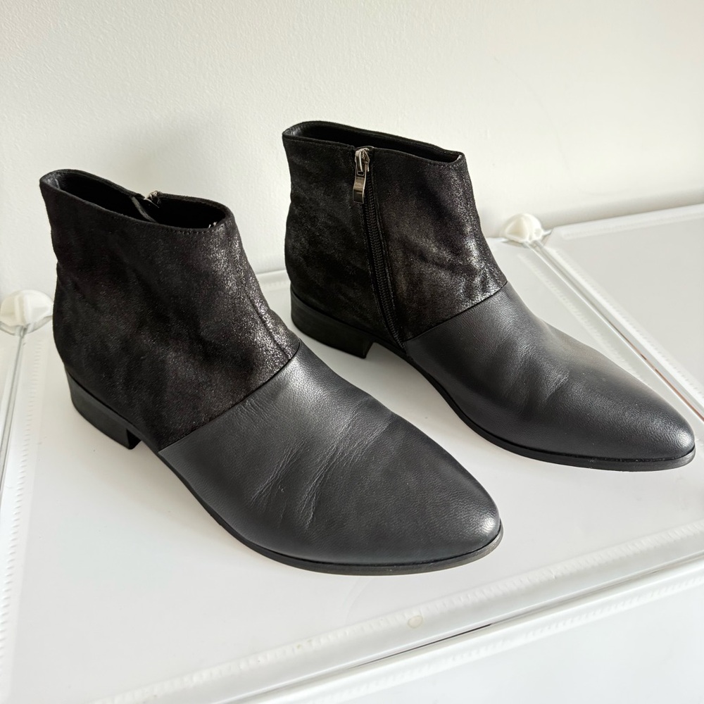 Black/silvery ankle boots